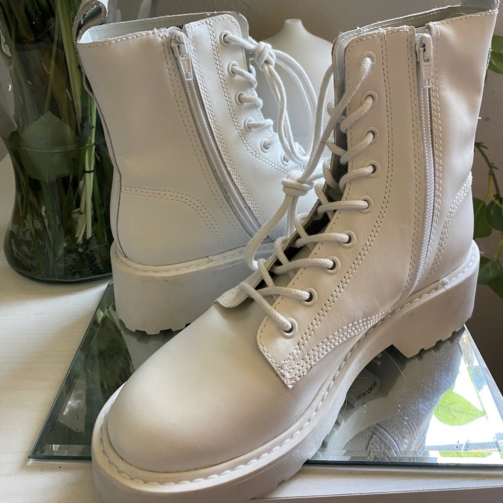 COPY - WHITE STEVE MADDEN BOOTS